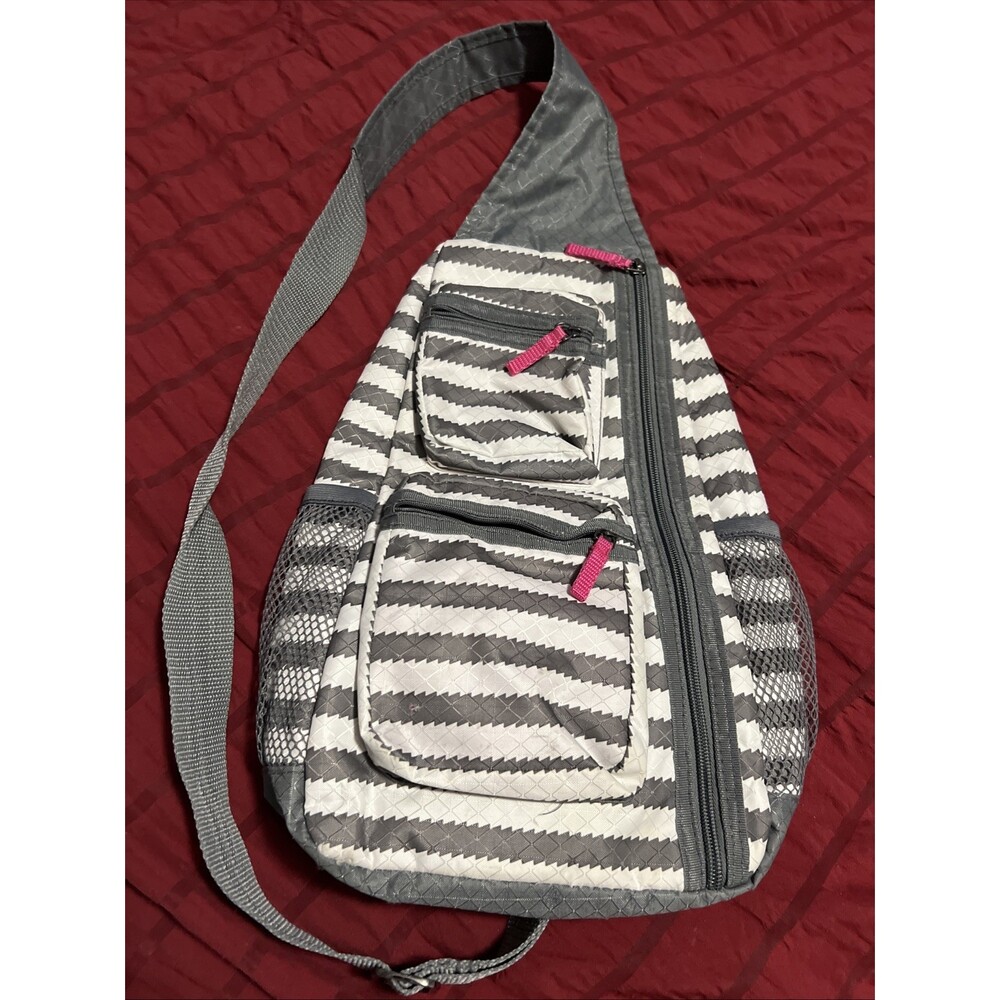 Thirty-One Sling Backpack Gray White Chevron Stripe Crossbody Bag Pink Accents